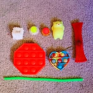 A bundle of fights 2 pop it's 1 minni monkey noodl